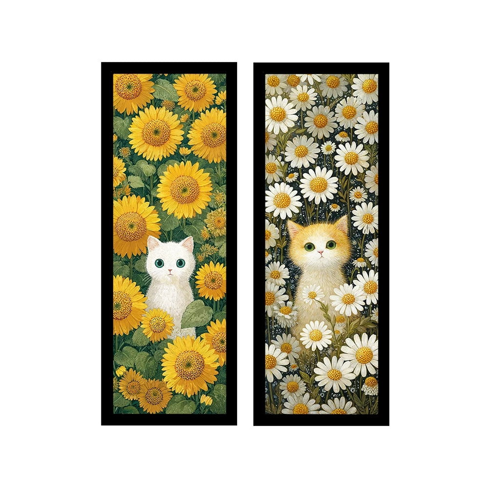 Kit 2 Quadros Verticais Gatos entre Girassóis e Margaridas 18x45 cm com Moldura e Vidro — composição principal