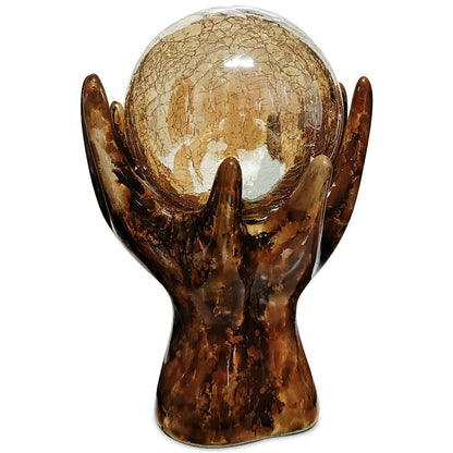 Escultura Decorativa Mãos com Esfera Âmbar NOXHome | Cerâmica Marmorizada Moderna