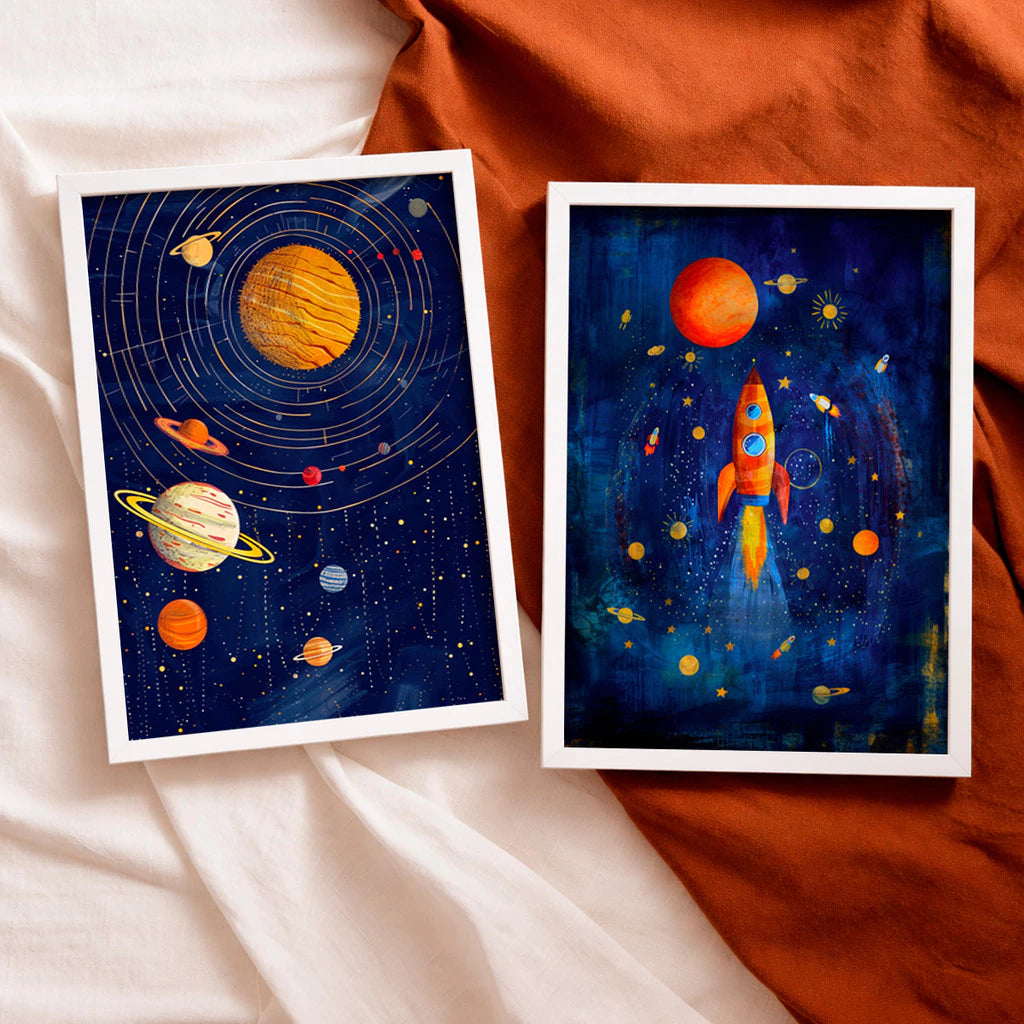Kit 2 Quadros Decorativos com Moldura Espaço Planetas Foguete Infantil Galáxia NOXHome