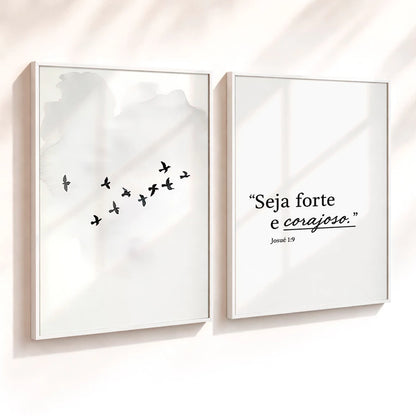 Kit 2 Quadros Decorativos com Moldura Pássaros Frase Seja Forte Corajoso Versículo Bíblico NOXHome