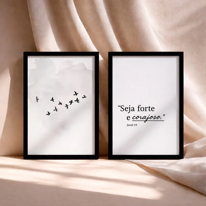 Kit 2 Quadros Decorativos com Moldura Pássaros Frase Seja Forte Corajoso Versículo Bíblico NOXHome
