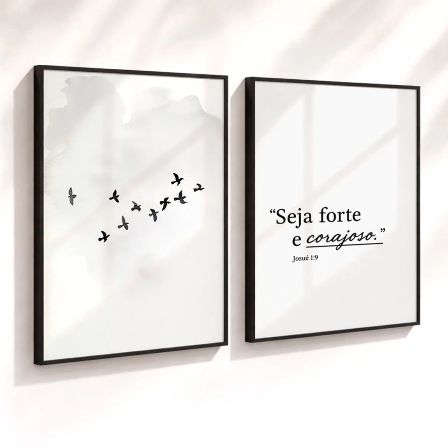 Kit 2 Quadros Decorativos com Moldura Pássaros Frase Seja Forte Corajoso Versículo Bíblico NOXHome