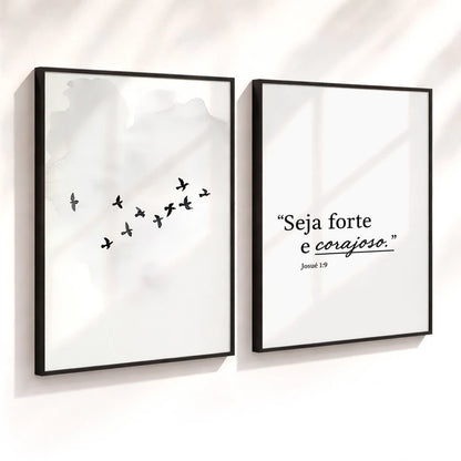 Kit 2 Quadros Decorativos com Moldura Pássaros Frase Seja Forte Corajoso Versículo Bíblico NOXHome
