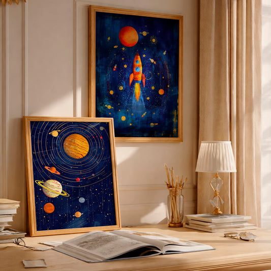 Kit 2 Quadros Decorativos com Moldura Espaço Planetas Foguete Infantil Galáxia NOXHome