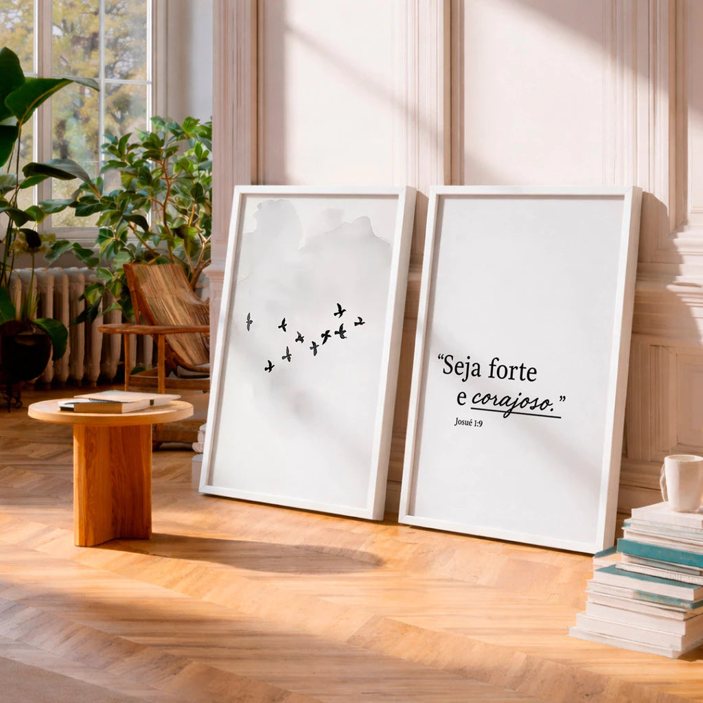 Kit 2 Quadros Decorativos com Moldura Pássaros Frase Seja Forte Corajoso Versículo Bíblico NOXHome