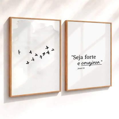Kit 2 Quadros Decorativos com Moldura Pássaros Frase Seja Forte Corajoso Versículo Bíblico NOXHome